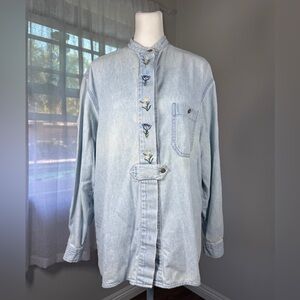 Vintage ‘80s Carry Back Light Wash Denim Embroidered Relaxed Fit Shirt